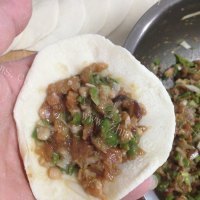 美味的豇豆猪肉包做法图解11)