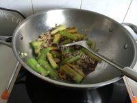 家常菜肉末茄子做法图解8)