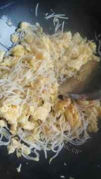 家常菜绿豆芽炒鸡蛋做法图解5)
