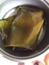 美味的排骨海带汤做法图解1)