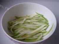 口感极佳的西葫芦鸡蛋汤做法图解2)
