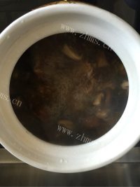 家常菜香菇炖土鸡做法图解5)