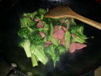 自己做的西兰花炒火腿肠