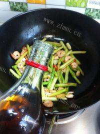 家常菜芦笋炒虾做法图解11)