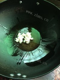 玉盘珍馐的芹菜炒肉做法图解3)