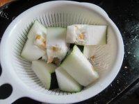 冬瓜薏米猪骨汤做法图解4)