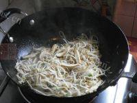 绿豆芽豆腐干炒肉丝做法图解13)