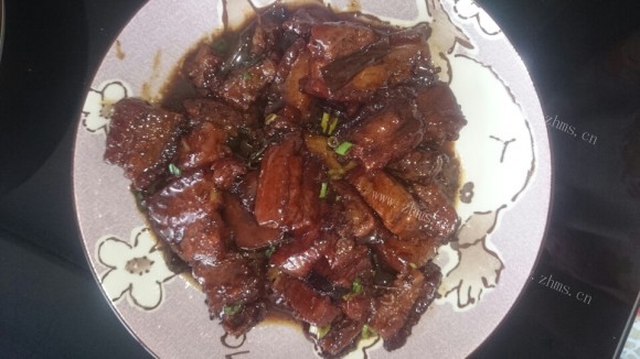 芳香四溢的红烧肉