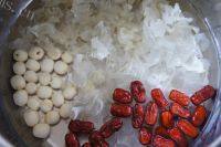 「DIY美食」红枣银耳莲子羹做法图解6)