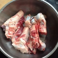 美味的冬瓜骨头汤做法图解1)