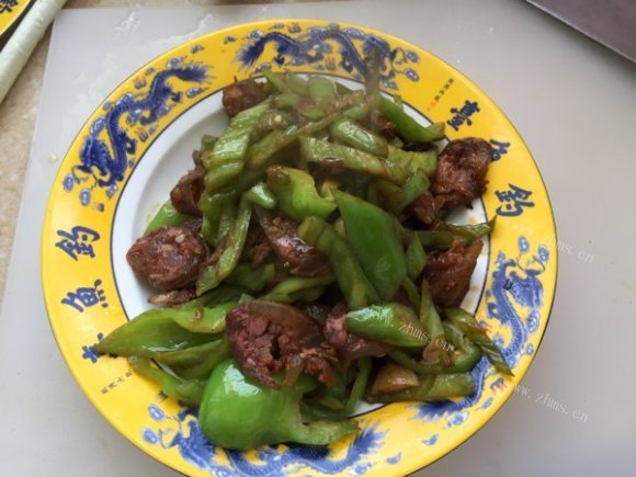 家常青椒炒腊肠