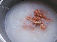 美味早餐三文鱼粥做法图解6)