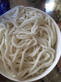 美味的冬季营养土豆粉做法图解3)
