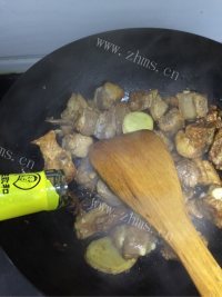 美味的红烧芝香排骨做法图解9)