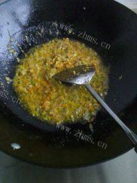 家常菜蟹黄豆腐做法图解5)