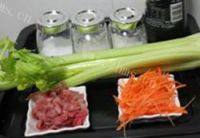 浓油赤酱的芹菜肉丝做法图解1)