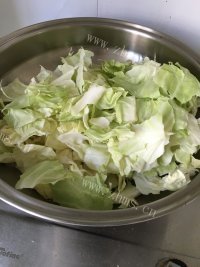 回味无穷的手撕包菜做法图解5)