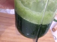 香喷喷的菜汁肉包做法图解1)