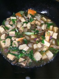 家常菜豆腐炒肉做法图解7)
