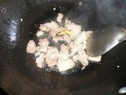 百吃不厌的肉炒茭白做法图解2)