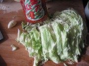 家常菜剁椒圆白菜做法图解1)