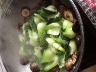 热腾腾的香菇青菜做法图解11)