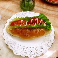 美味的热狗