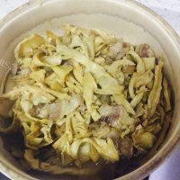 家常笋干闷五花肉做法图解5)