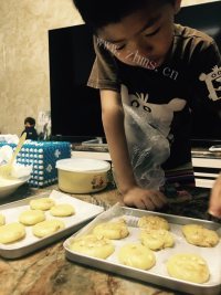自制腰果饼干做法图解5)