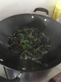好吃的青椒炒猪红#新鲜从这做法图解5)