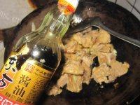 美味的排骨炖酸菜做法图解7)