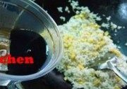 简单的香草豉油蛋炒饭做法图解3)