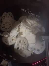 家常菜莲藕炒肉片做法图解5)