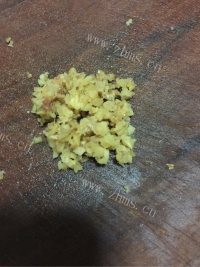 美味的生汆丸子汤做法图解2)