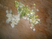 家常菜木耳炒芹菜做法图解2)