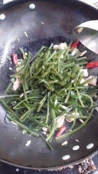 家常菜清炒海带丝做法图解6)