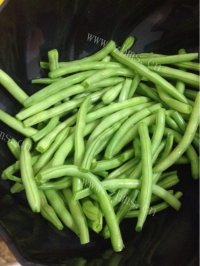 好吃的豆角炒肉做法图解4)