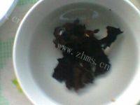家常菜腐竹木耳炒肉做法图解3)