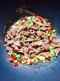 家常菜酸豆角炒鸡胗做法图解8)