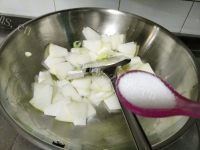 清凉解毒的冬瓜炒卤鹌鹑蛋的做法图解三