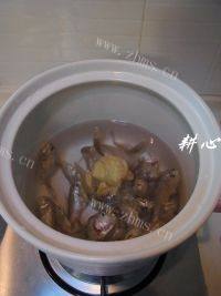 美味的菠菜鱼丸汤做法图解3)