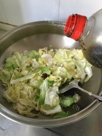回味无穷的手撕包菜做法图解7)