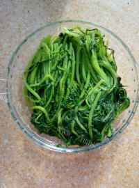 美味麻油茼蒿做法图解2)