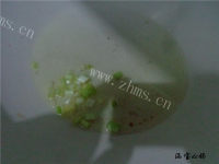 美味的番茄紫菜蛋花汤做法图解3)