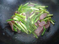 家常菜腊肠炒蒜苗