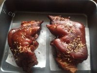 好吃的烤猪蹄做法图解4)
