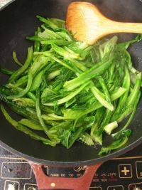 家常豆豉鲮鱼油麦菜做法图解4)