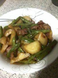 土豆豆角炖肉做法图解9)
