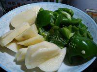 家常菜青椒土豆片做法图解2)