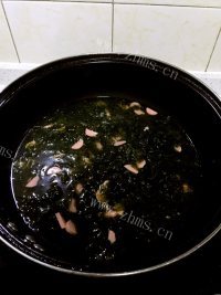 色泽鲜亮的紫菜蛋花汤做法图解6)